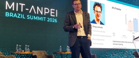 Sucesso da IA na indústria depende da união entre tecnologia e chão de fábrica, diz cientista do MIT